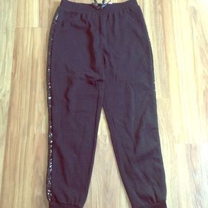 BLACK SWEATPANTS